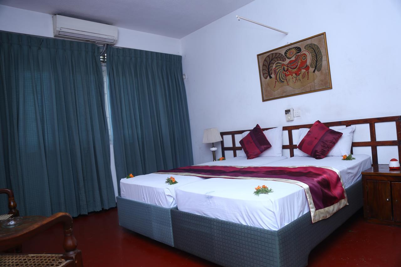 Nilani Hotel Ratnapura Zewnętrze zdjęcie