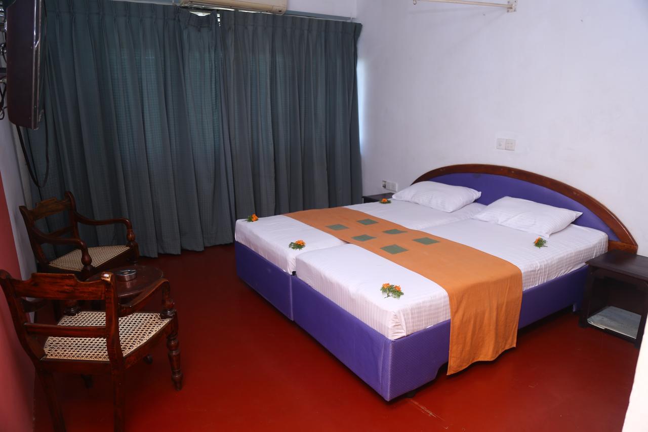 Nilani Hotel Ratnapura Zewnętrze zdjęcie