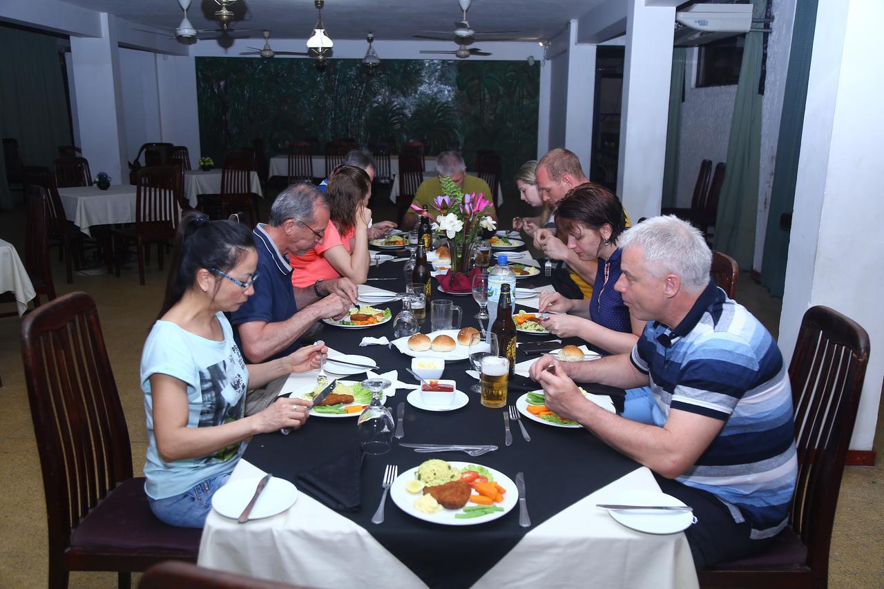 Nilani Hotel Ratnapura Zewnętrze zdjęcie